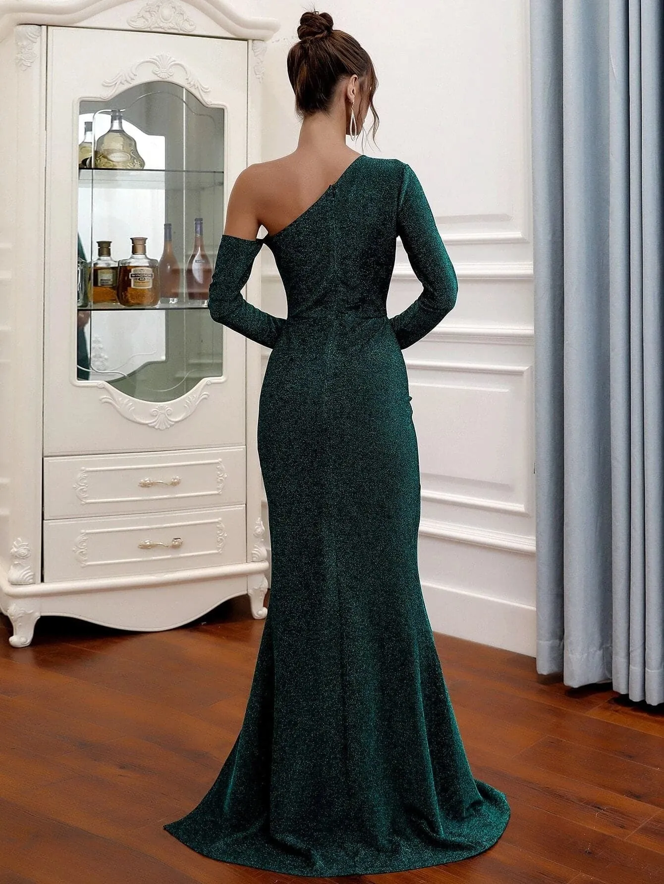 Elegant Bust Cut Out Split Sequin Prom Dress M0543