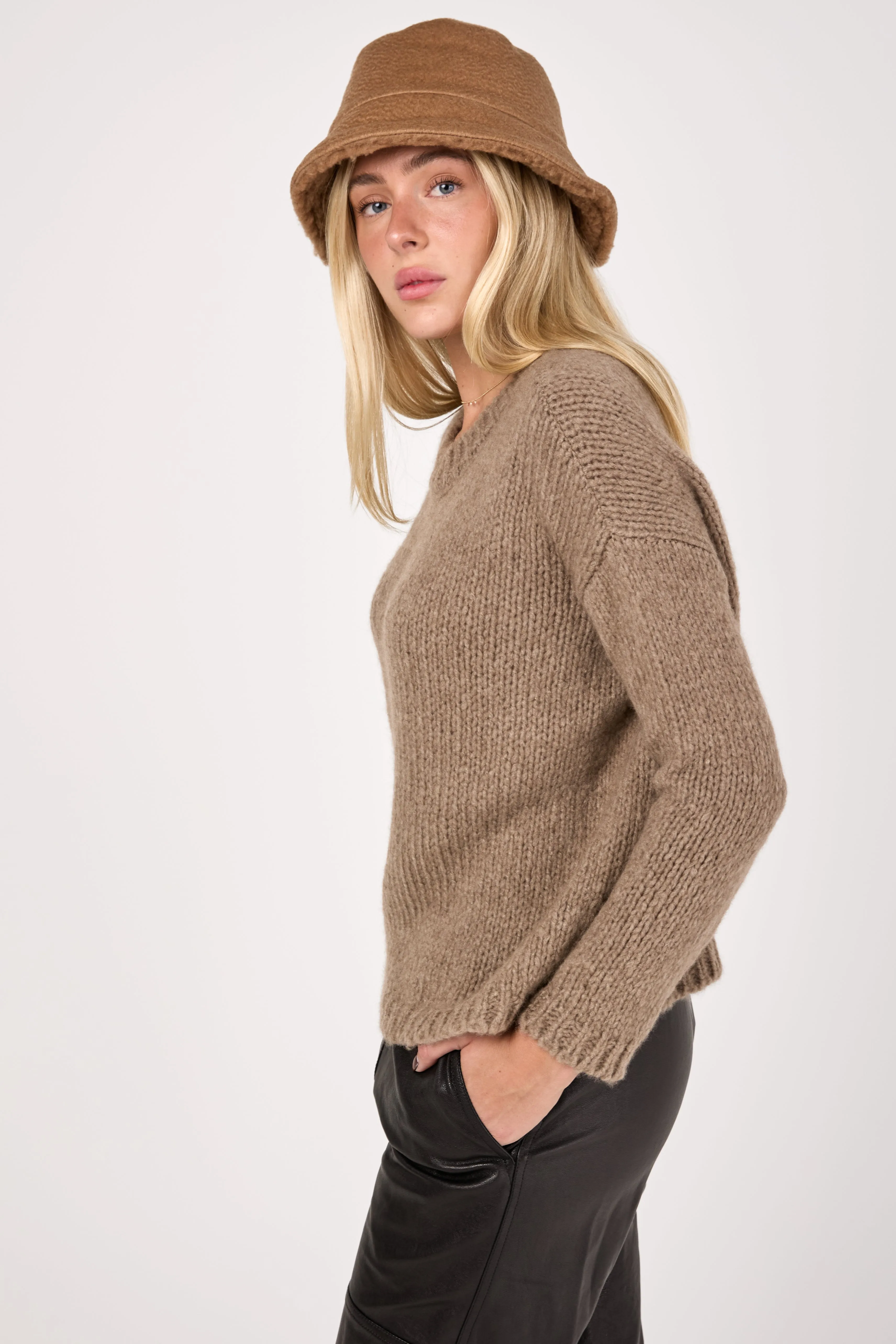 Voluminous Cashmere Oversized Sweater in Cappuch